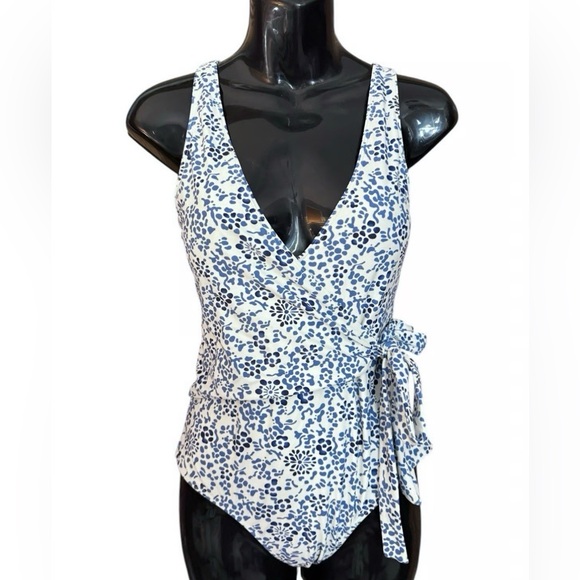 Summersalt - Picture 4 of 6